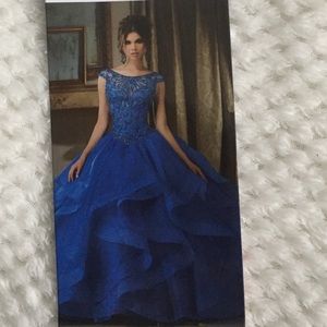 Quinceñera dress (size 4), package included.